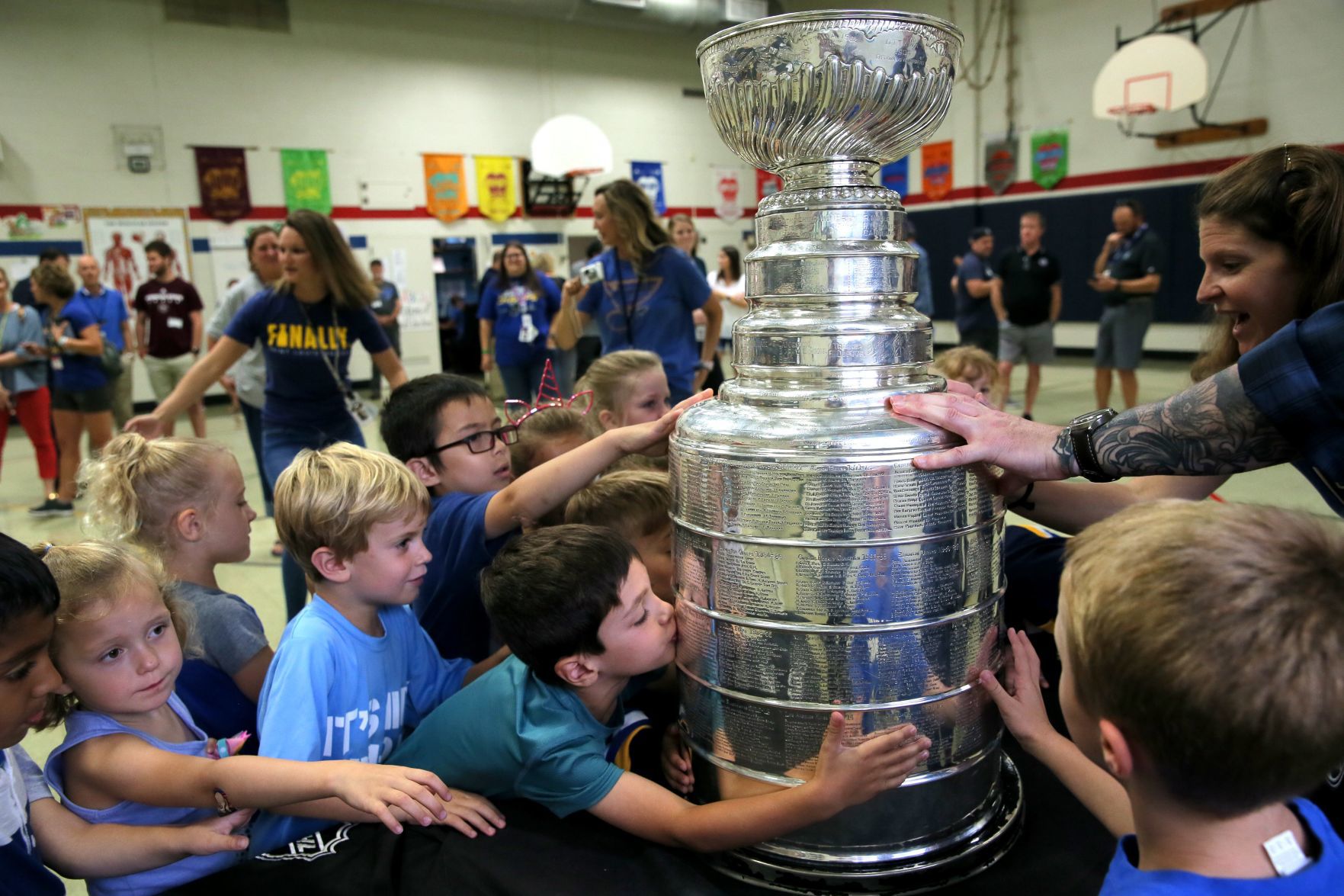 Stanley Cup visits Barretts Elementary